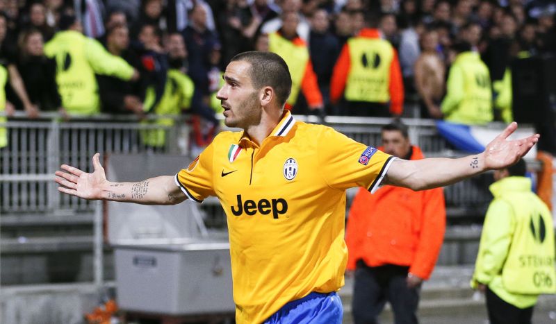 Zagueiro Bonucci festeja o gol da vitória da Juventus fora de casa sobre o Lyon | Robert Pratta / Reuters