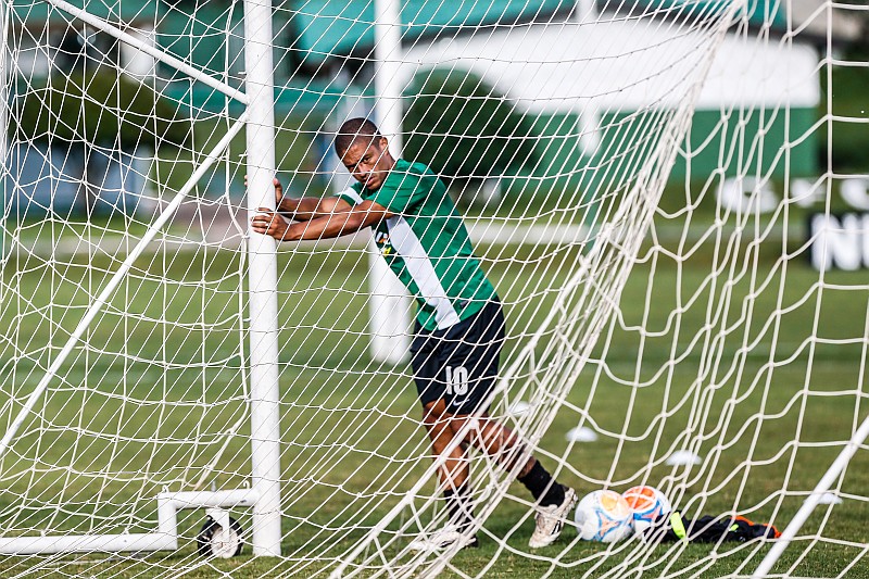 Alex precisará de mais uma semana para ter condições de jogo | Brunno Covello / Gazeta do Povo