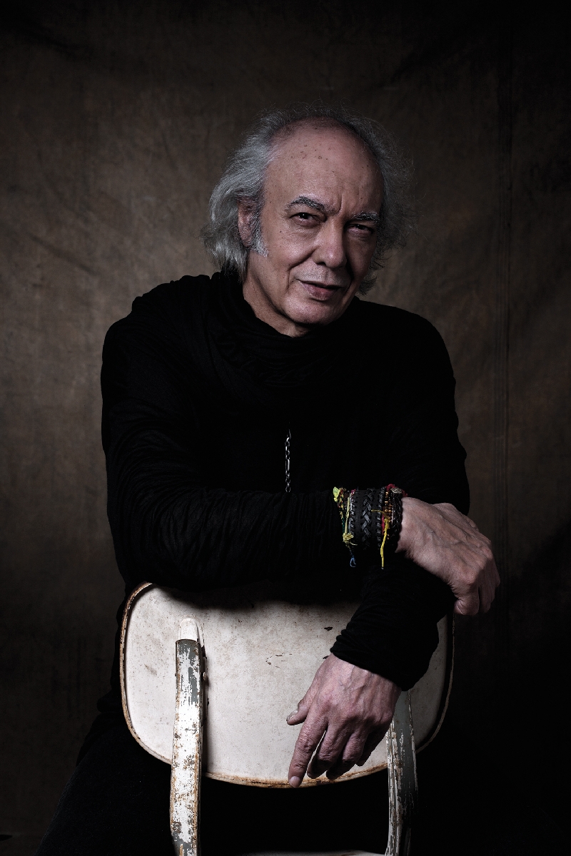 O cantor e compositor assina todas as canções de Gigante Gentil e conta com parcerias com Arnaldo Antunes, Nelson Motta e Caetano Veloso | Daryan Dornelles/Divulgação