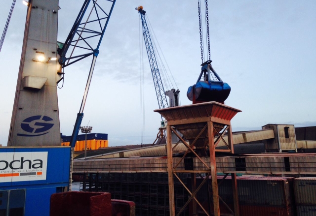 Vanguard descarrega 32 mil t sem parada para subir o casco | Divulgaa§a£o