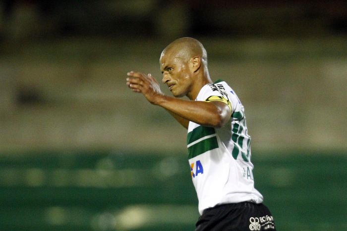Além de craque do Paranaense, Alex alcançou neste Estadual a marca pessoal de mil partidas na carreira | Albari Rosa / Gazeta do Povo