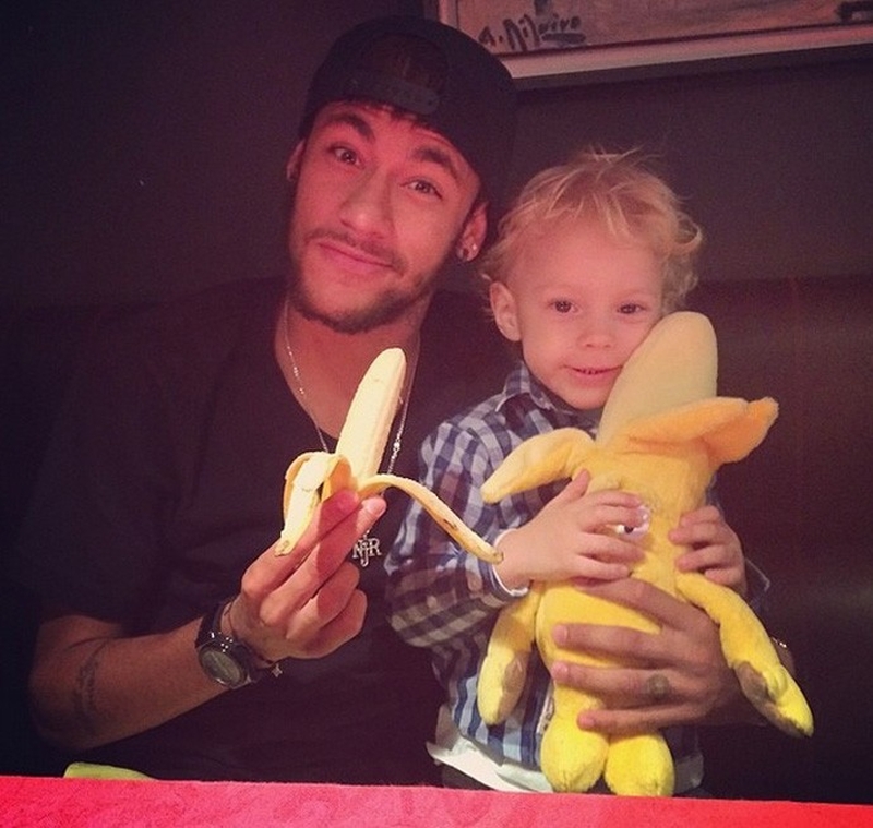 Neymar foi o primeiro a postar foto com banana em apoio a Daniel Alves | Reprodução Instagram