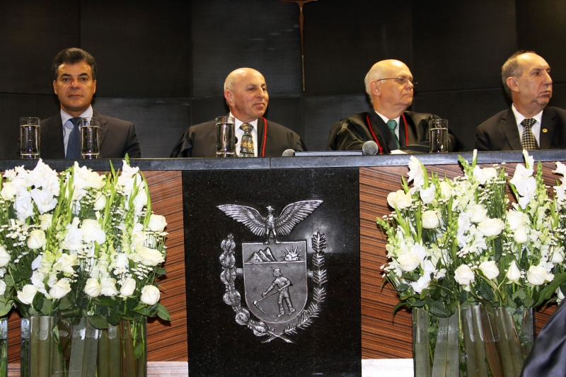 Procurador-geral (segundo da esq. para a dir.) defende pagamento de auxílio-moradia para promotores, mas diz que ainda não há nenhum critério ou previsão | José Gomercindo/ ANPr