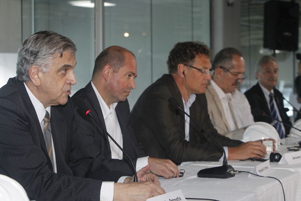 Petraglia na entrevista após a última visita da Fifa: Atlético vai tentar fazer dois jogos-teste até a entrega da Arena para a Copa | Albari Rosa / Gazeta do Povo