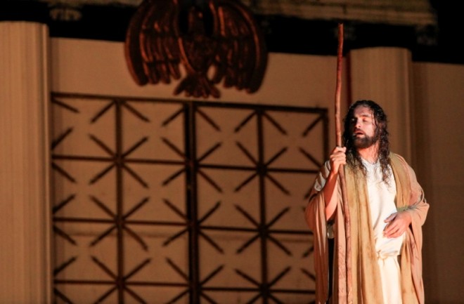 Encenação comoveu o público | 