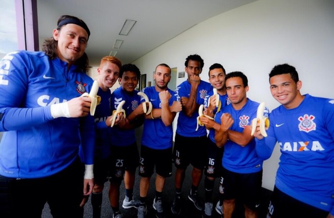 Jogadores do Corinthians também saíram em defesa de Daniel Alves |