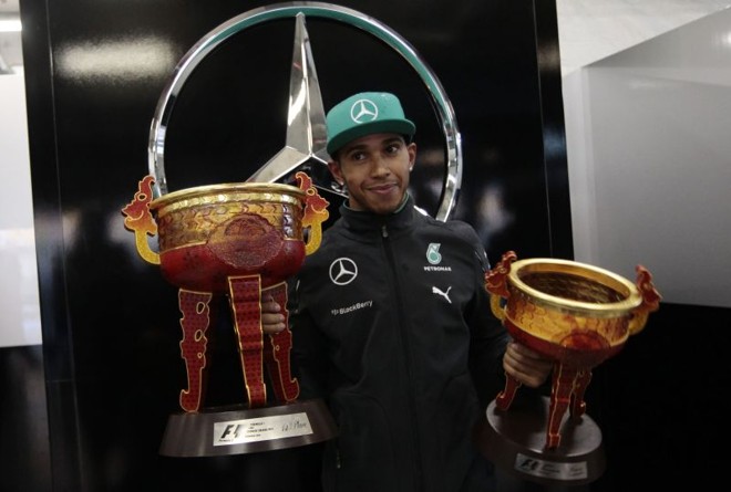 Mesmo com a terceira vitória seguida, Hamilton ainda é o segundo colocado no campeonato |