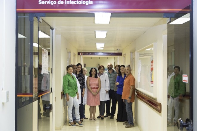 Os protagonistas no atendimento à aids. Lista de profissionais de saúde que trabalharam no setor, quando do primeiro caso, em 1984, é pontificada pelo sanitarista Nelson Szpeiter, morto em 2010, atuante no HC |