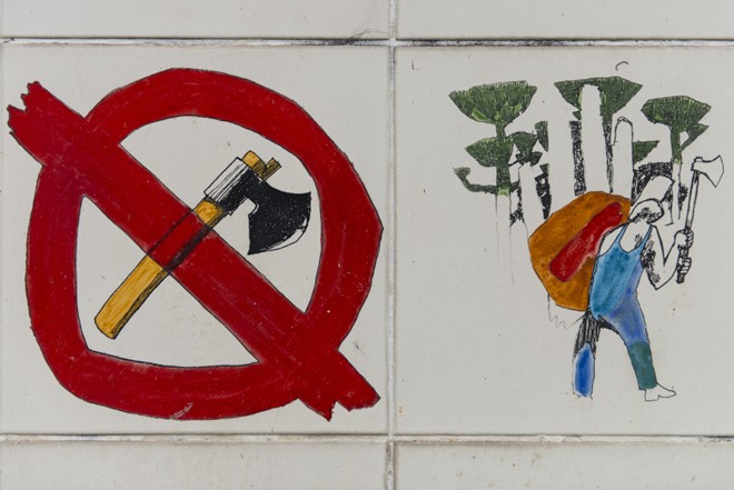 Painel de azulejos na Travessa Nestor de Castro |