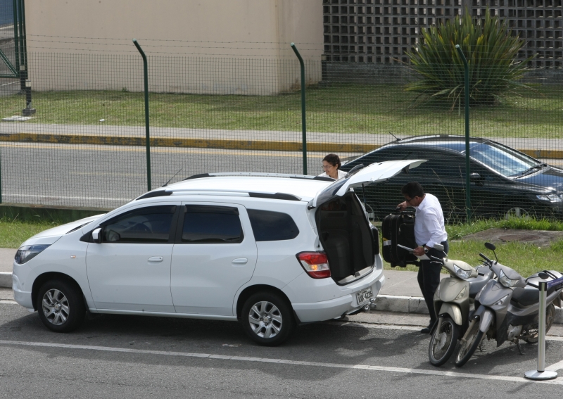 Ringue: fretados e clandestinos na mira dos taxistas | Aniele Nascimento/ Gazeta do Povo