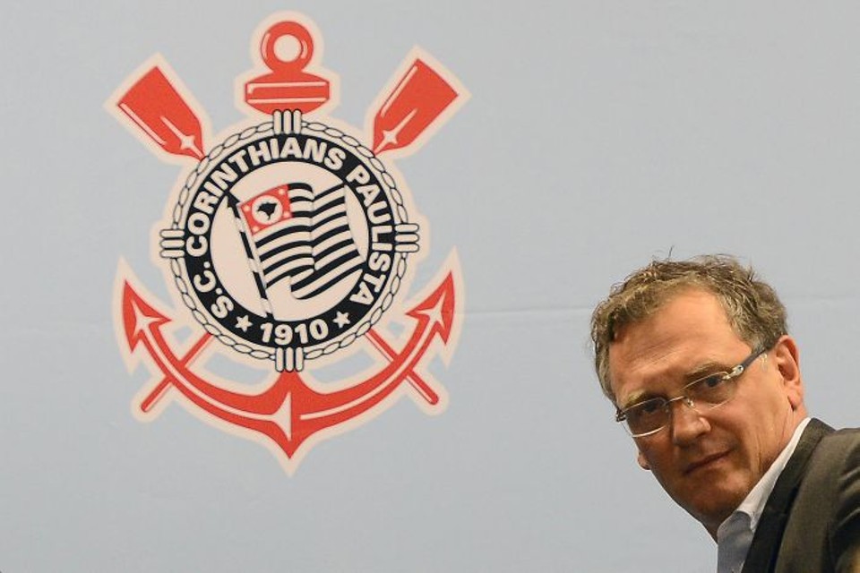 Secretário-geral da Fifa, Jêróme Valcke, fez a última vistoria no Itaquerão antes da Copa | Mauro Horita / Folhapress