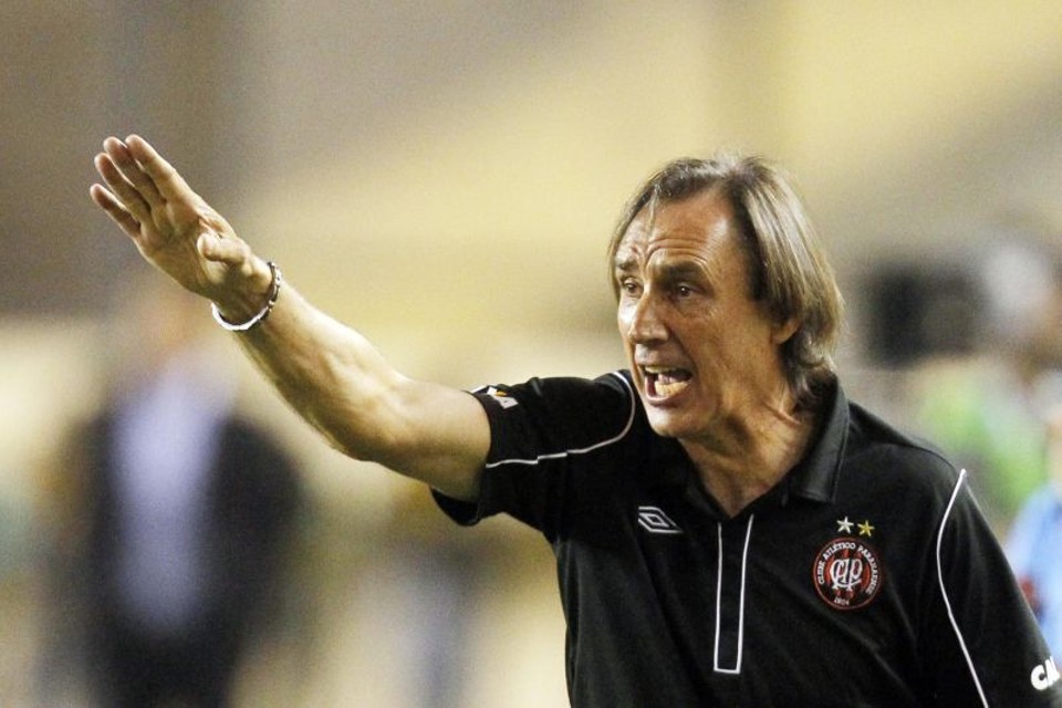 Miguel Ángel Portugal disse que o Atlético está trabalhando em busca de reforços mais experientes | Albari Rosa / Gazeta do Povo