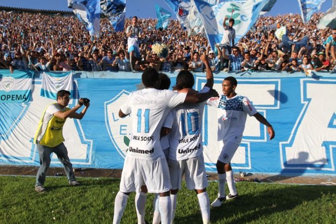 Londrina comemora gol que abriu o placar | 