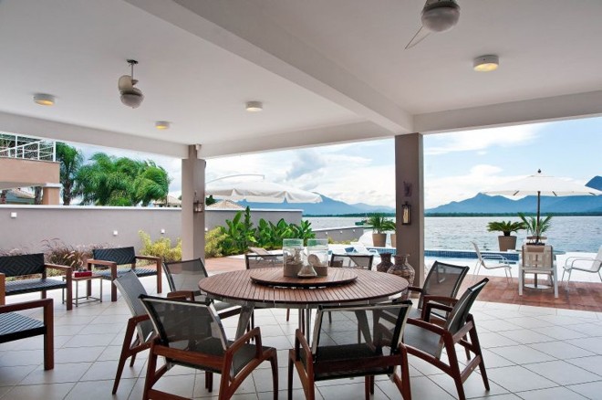 Integração à natureza e bem estar do morador: casa de praia projetada por Daniela Barranco integra conceitos de Lloyd Wright |