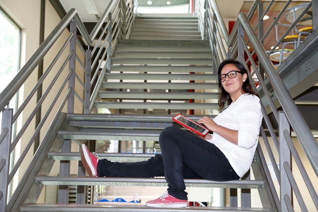 Ana Marcondes é aluna do Unicuritiba e, assim como estudantes de outras instituições, acredita que a conexão nos câmpus pode melhorar. | Ivonaldo Alexandre / Gazeta do Povo