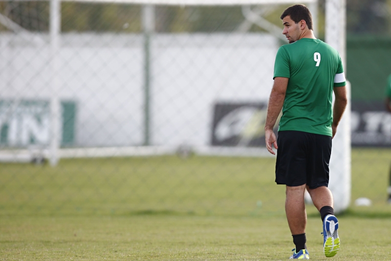 Mesmo sem contrato com o clube, André Lima já treinou no CT | Felipe Rosa/Tribuna