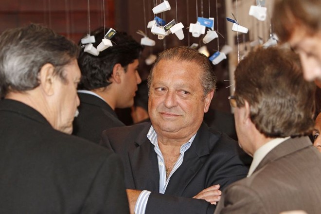 Carneiro Neto (centro) e Sicupira (de costas à esquerda) na festa dos melhores do PR14 | 