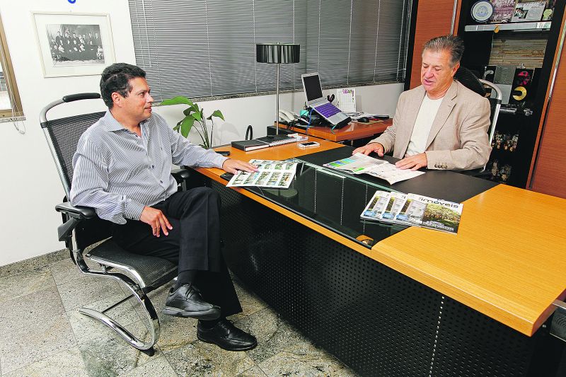 Carlos Andrade e Edson Esquinazi discutem estratégias da Rede Paraná Imóveis | Antonio More/Gazeta do Povo