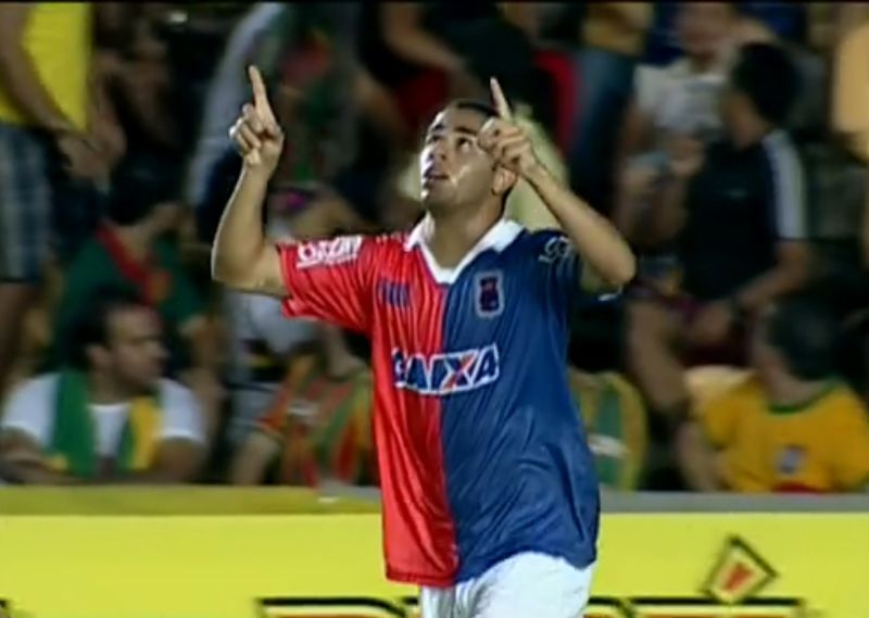 Carlinhos comemora o segundo gol paranista sobre o Sampaio Corrêa | Reprodução Premiere FC
