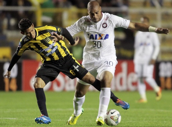 Adriano jogou os 90 minutos contra o The Strongest |