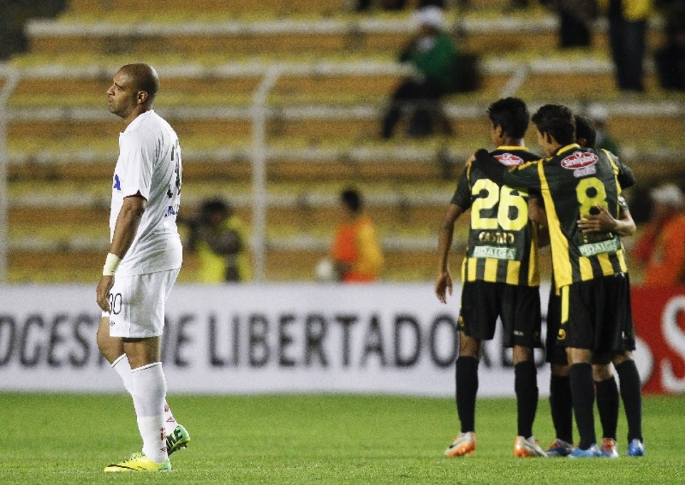 Adriano fez o seu primeiro gol pelo Atlético, insuficiente para evitar a desclassificação | Hugo Harada, enviado especial/ Gazeta do Povo