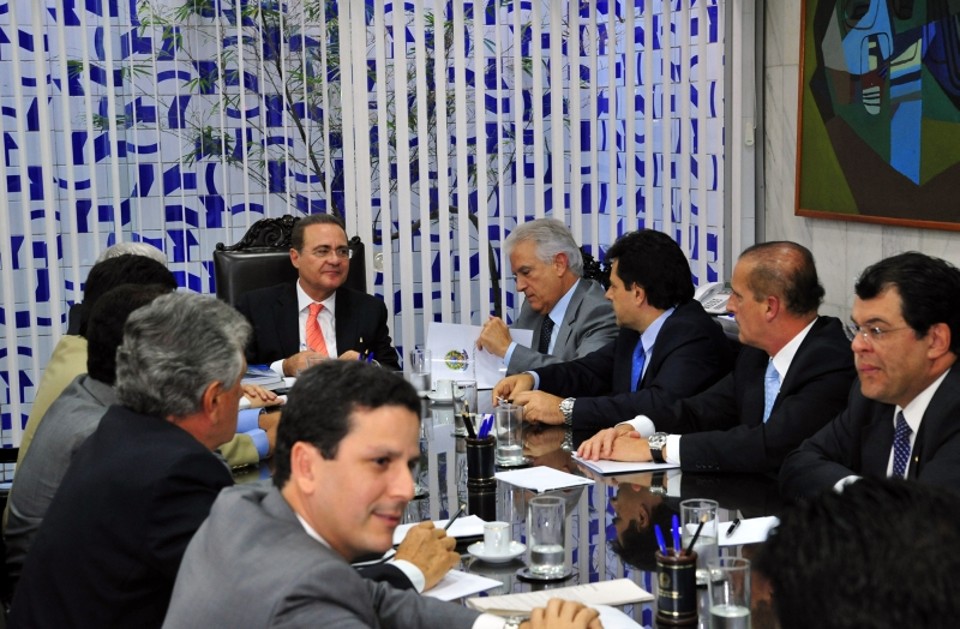 Renan Calheiros, presidente do Senado, em reunião com líderes da Câmara: deputados federais querem participar da CPI da Petrobras | Laycer Tomaz / Câmara dos Deputados
