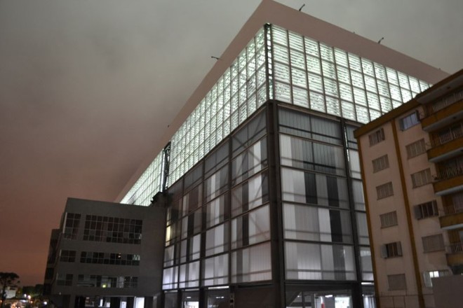 Ajuste das luzes na Arena da Baixada à noite. Capacidade do estádio é apontada como razão para baixo número de turistas | 