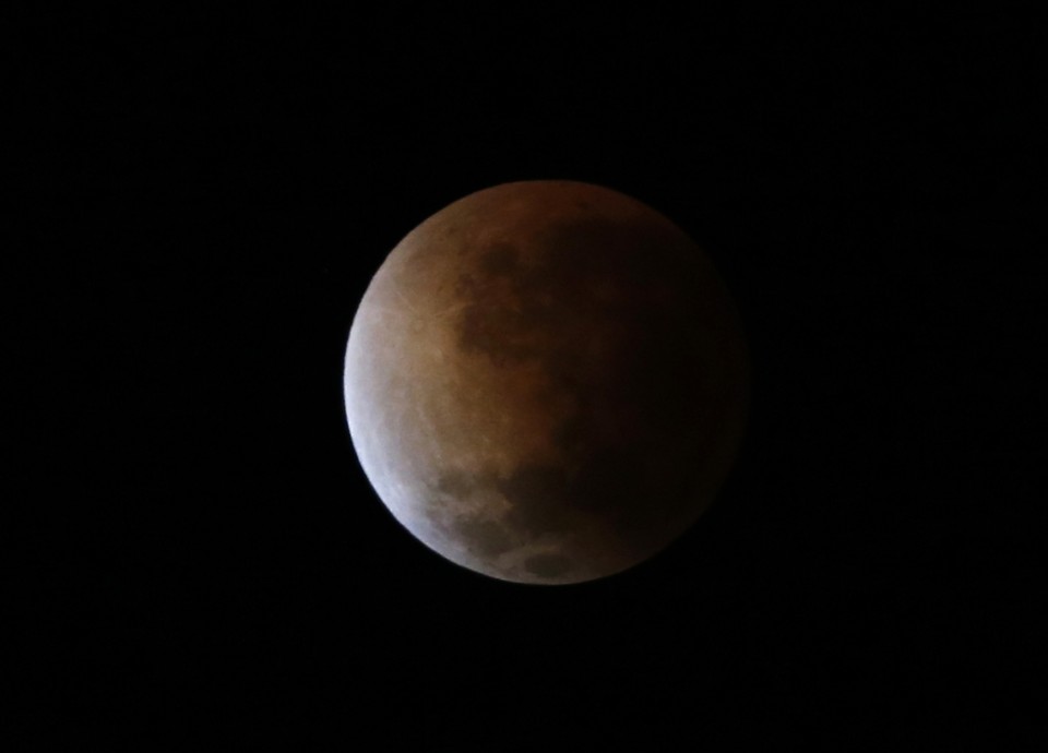 "Lua vermelha" é vista nos céus de Buenos Aires | Reuters/Enrique Marcarian