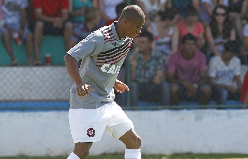 Juninho deve deixar Atlético em direção à Ponte Preta | Antônio More / Gazeta do Povo