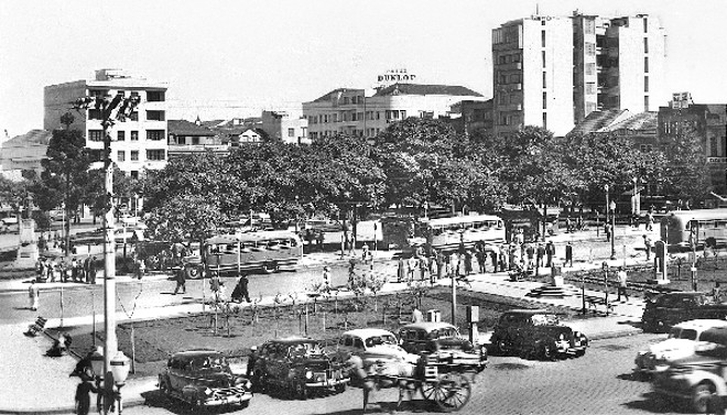 A Praça Tiradentes era conhecida como O Coração da Cidade. Era o ponto de partida e de chegada de quem se locomovia entre os bairros e o centro da cidade |