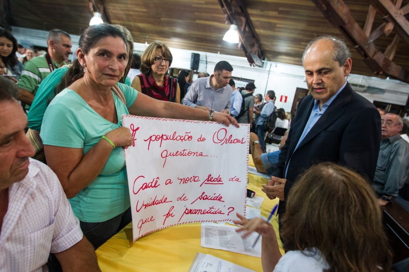 A agente comunitária Ivani de Lara foi à primeira audiência pública, no fim de março, e pediu ao prefeito Gustavo Fruet agilidade na construção de uma unidade de saúde no bairro Orleans | Brunno Covello / Gazeta do Povo
