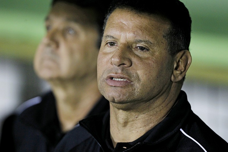 Celso Roth espera melhorar o ataque do Coxa após bom desempenho defensivo | Antônio More / Gazeta do Povo