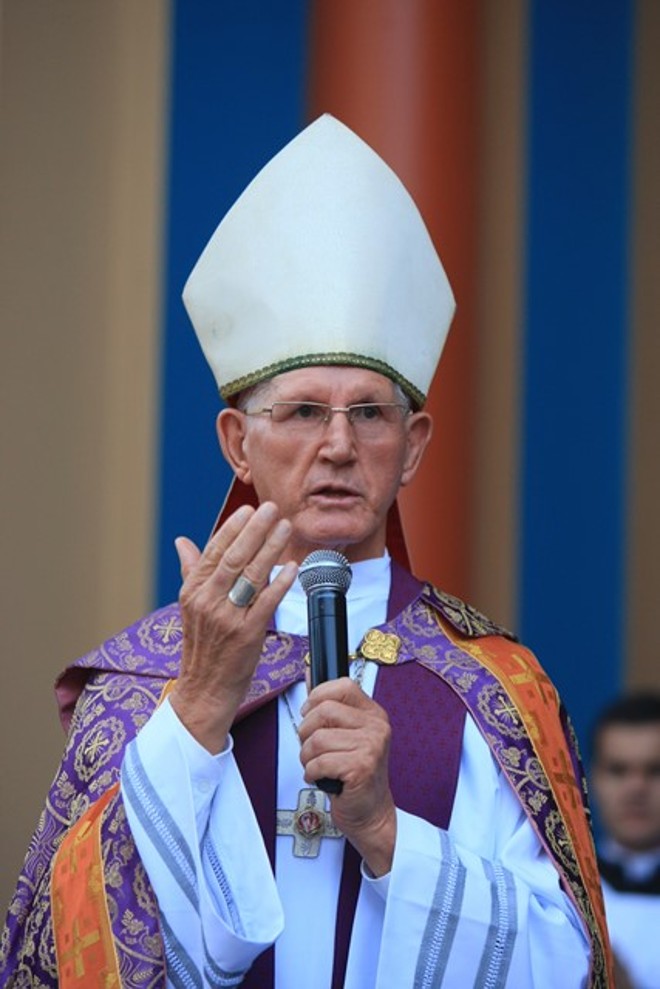 . Ao chegar à Catedral, o arcebispo de Curitiba dom Moacyr Bitti conduziu a celebração da Paixão do Senhor |
