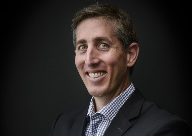 Brady Norvall, consultor educacional norte-americano |