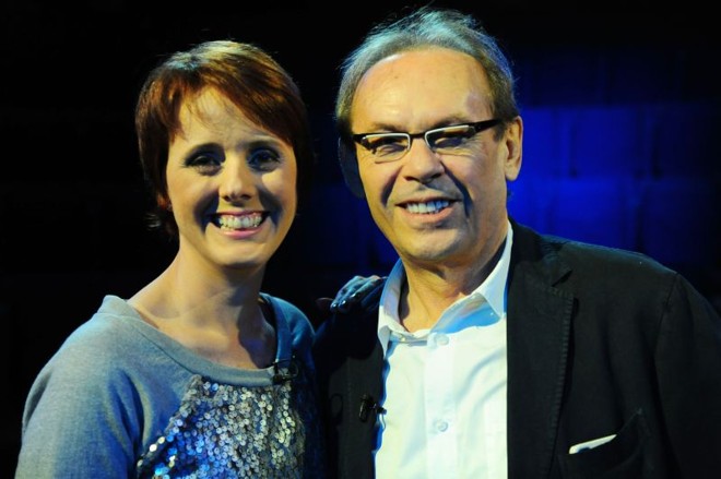 Bianca Ramoneda durante entrevista com o ator José Wilker |