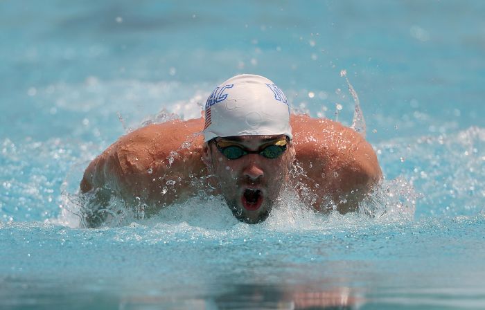 Michael Phelps retornou às piscinas nesta quinta-feira, após 20 meses parado | Joe Camporeale / Reuters