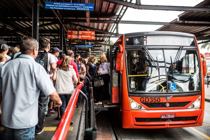 TCE-PR havia derrubado em R$ 0,43 a tarifa técnica. Decisão foi suspensa | Brunno Covello/Gazeta do Povo