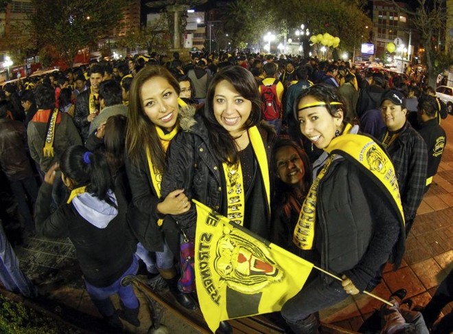 Torcida do The Strongest comemorou a classificação na Praça do Estudante, no centro de La Paz |
