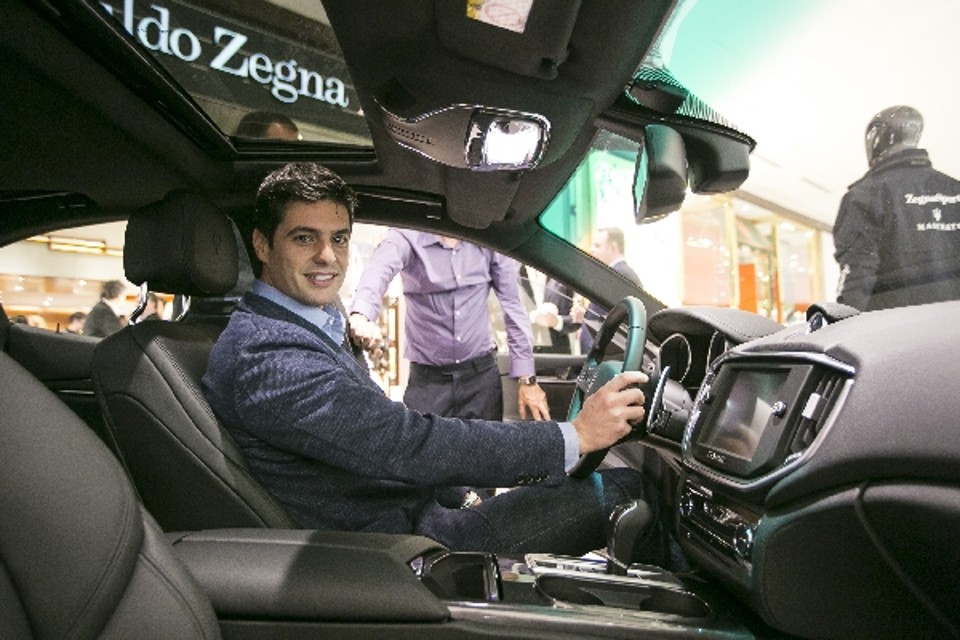 Omar Camargo Neto a bordo do Ghibli, novo modelo da Maserati, apresentado na última quinta-feira durante badalado coquetel na loja Ermenegildo Zegna, no Pátio Batel | Diego Pisante