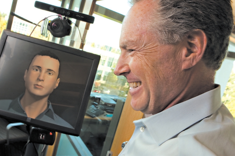 Eric Horvitz no laboratório de pesquisas da Microsoft; empresas tentam trocar operários por máquinas | kevin p. casey para The New York Times