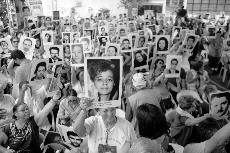 Manifestantes em São Paulo lembraram, na antiga sede do DOI-Codi, das vítimas da ditadura | Danilo Verpa/ Folhapress