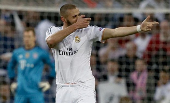 Benzema comemora gol do Real Madrid diante do Bayern de Munique |