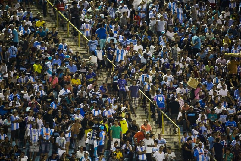 Torcida do Tubarão no jogo contra o Atlético pelas semifinais. Estádio do Café estará cheio novamente na decisão | Lineu Filho / Tribuna do Paraná