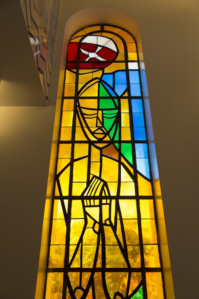 Vitral do batisterio da Igreja Cristo Rei |