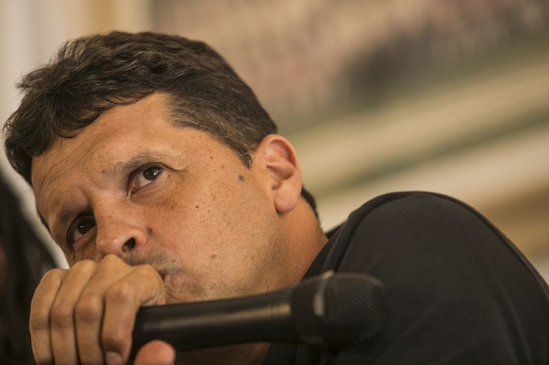 Um dia após ser anunciado pelo Paraná, Claudinei Oliveira acompanhou treino nesta quinta-feira em São Luís | Marcelo Andrade / Gazeta do Povo