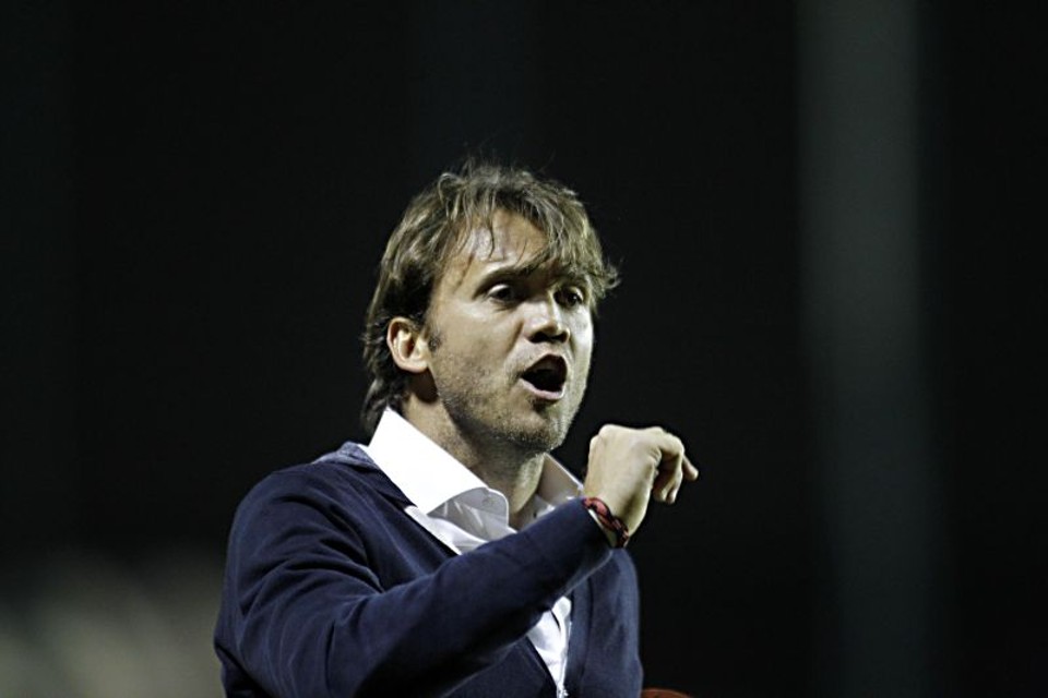 O técnico Petkovic durante a vitória atleticana sobre o Londrina no jogo de ida das semifinais | Albari Rosa / Gazeta do Povo