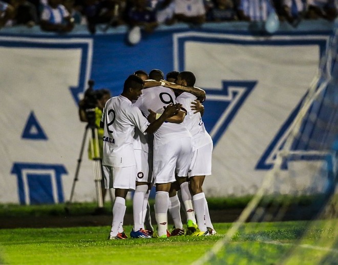 Jogadores do Atlético comemoram o gol de Marcos Guilherme | 