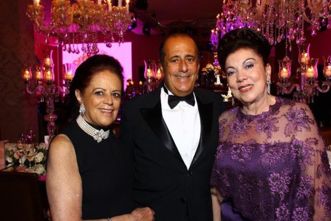 Os irmãos Maria Regina Santos e Roberto Soares com Vera Lupion |