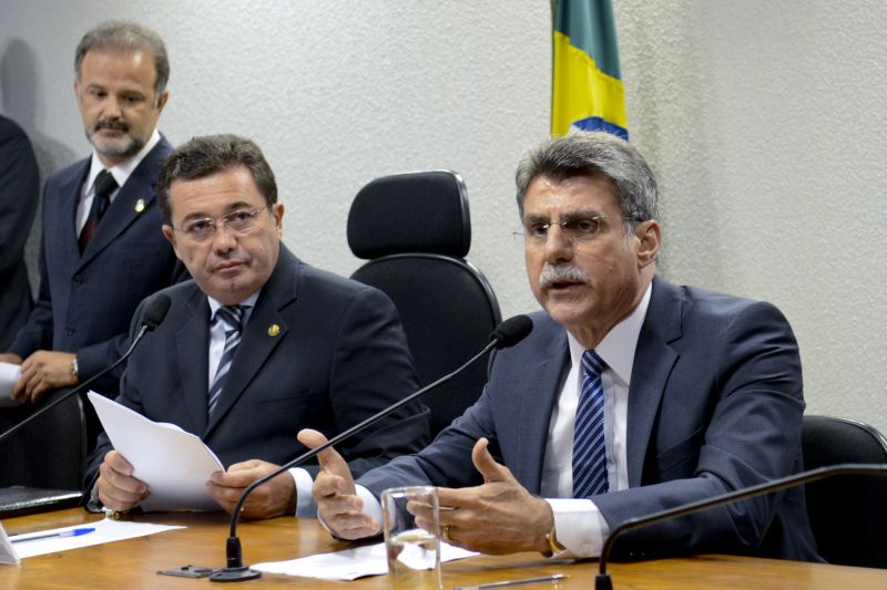 O senador Romero Jucá (PMDB-RR) apresenta parecer favorável à instalação de uma CPI ampliada da Petrobras, que investigaria também obras no Porto de Suape e contratos dos metrôs de São Paulo e do Distrito Federal | Sheyla Leal / Agência Senado
