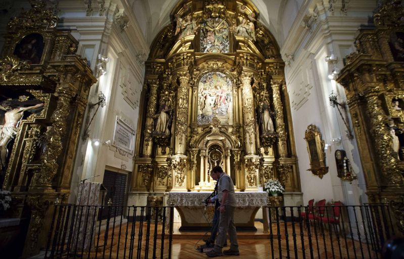 Buscas são feitas na capela do convento das Trinitárias Descalças, no coração histórico de Madri | REUTERS/Sergio Perez